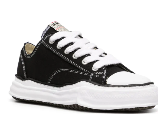 Guibts Low-Top Sneaker